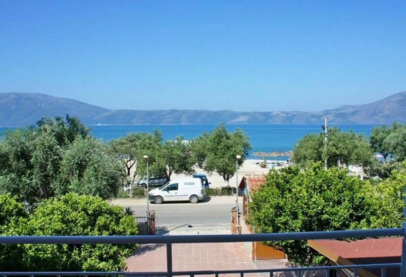 标准三人间, Nika Radhime