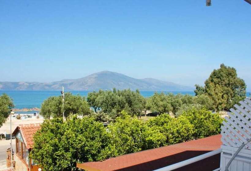 标准三人间, Nika Radhime