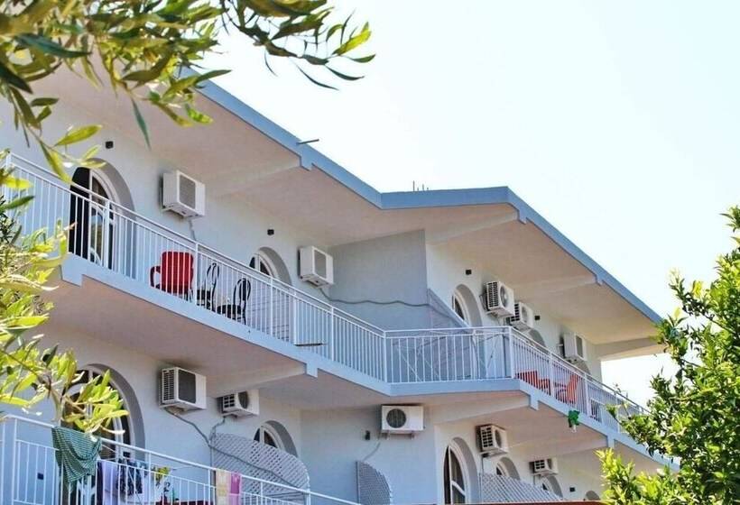 Triple Room Sea View, Nika Radhime