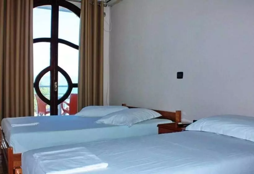 Triple Room Sea View, Nika Radhime