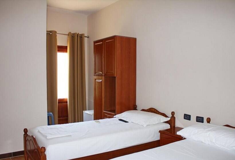 标准间, Nika Radhime