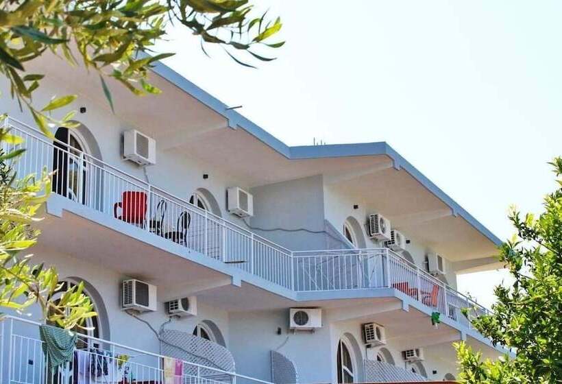 Triple Room Sea View, Nika Radhime