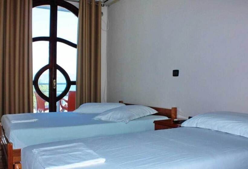 Triple Room Sea View, Nika Radhime