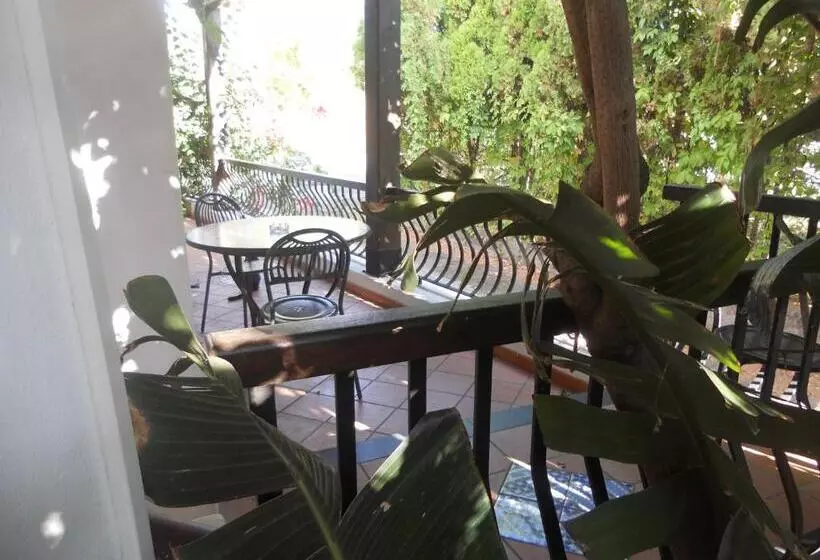 スタンダードスタジオ, Pedra Residence