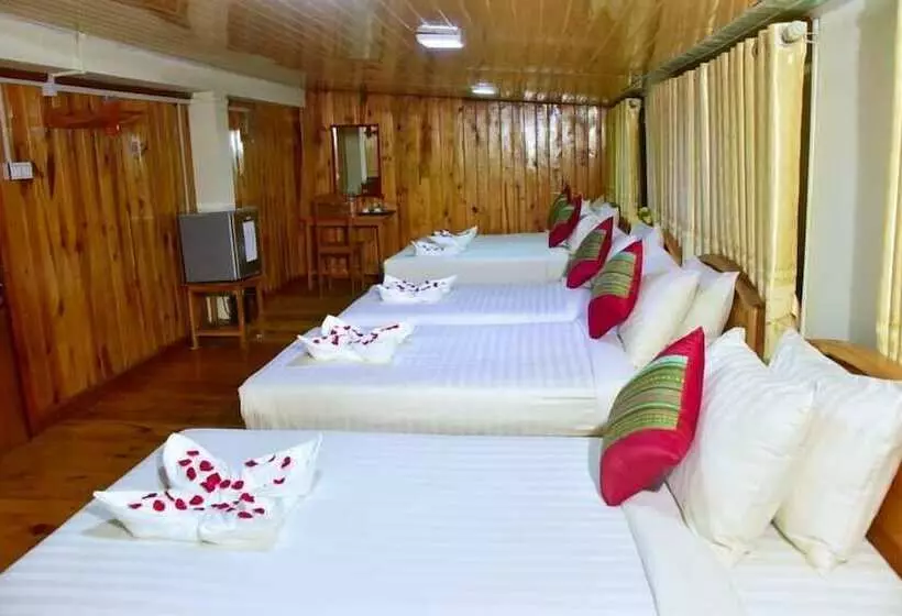 اتاق خانوادگی, Railroad Hotel Kalaw