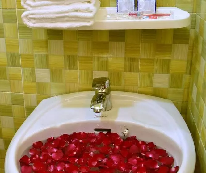 اتاق استاندارد یک نفره, Railroad Hotel Kalaw