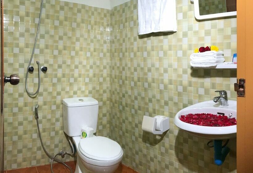 اتاق استاندارد یک نفره, Railroad Hotel Kalaw