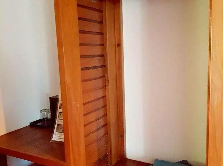 اتاق سوپریور, Thurizza