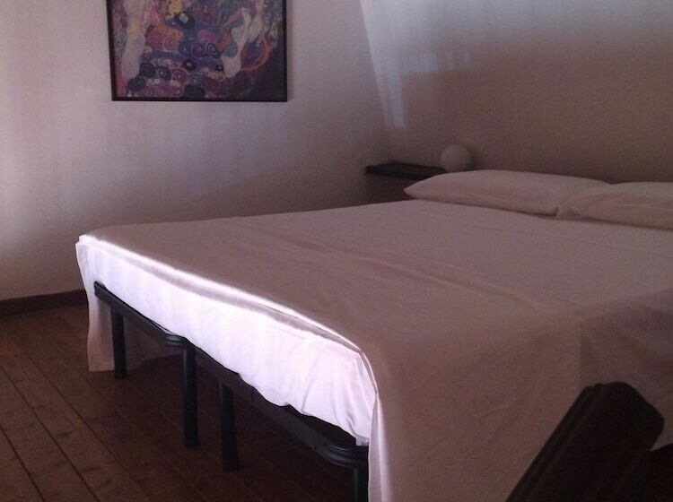 غرفة قياسية ثلاثية, Borgo La Colombara