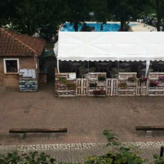 غرفة قياسية ثلاثية, Borgo La Colombara