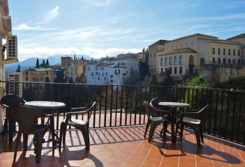 חדר סטנדרט לשלושה עם חדר אמבטיה משוף, Casa Duende Del Tajo