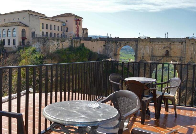 חדר סטנדרט לשלושה עם חדר אמבטיה משוף, Casa Duende Del Tajo