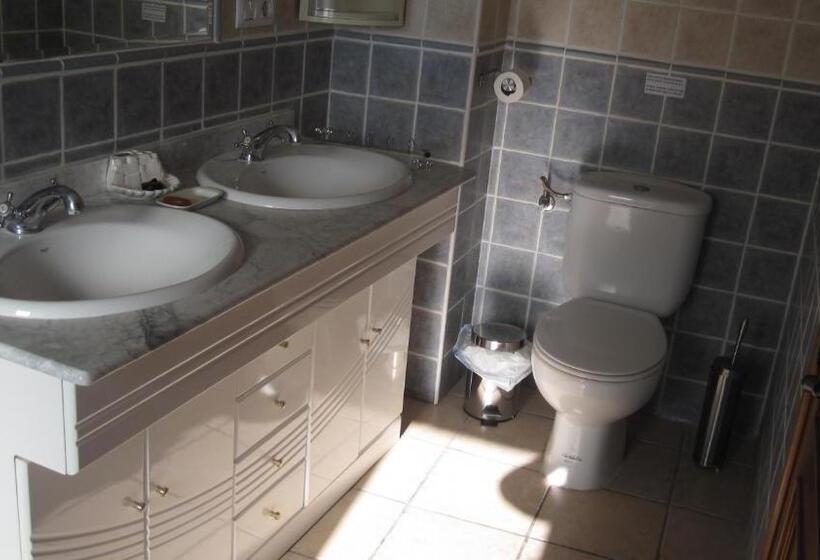 חדר סטנדרט לשלושה עם חדר אמבטיה משוף, Casa Duende Del Tajo