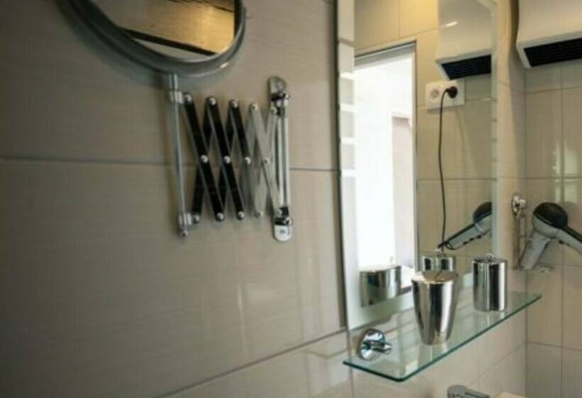 标准间, Le Corrigot