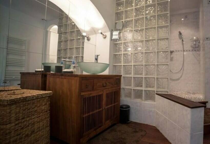 标准间, Le Corrigot