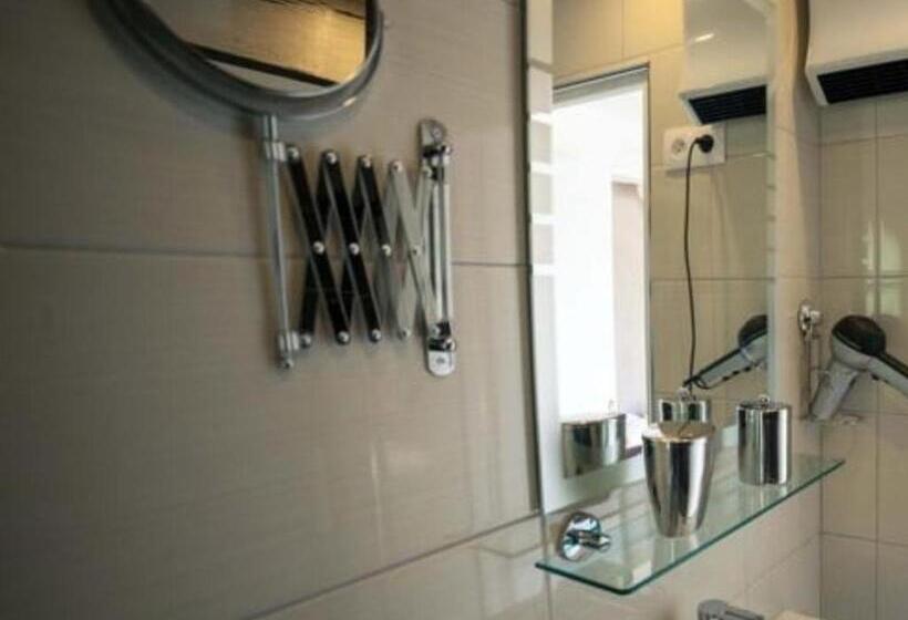 标准间, Le Corrigot