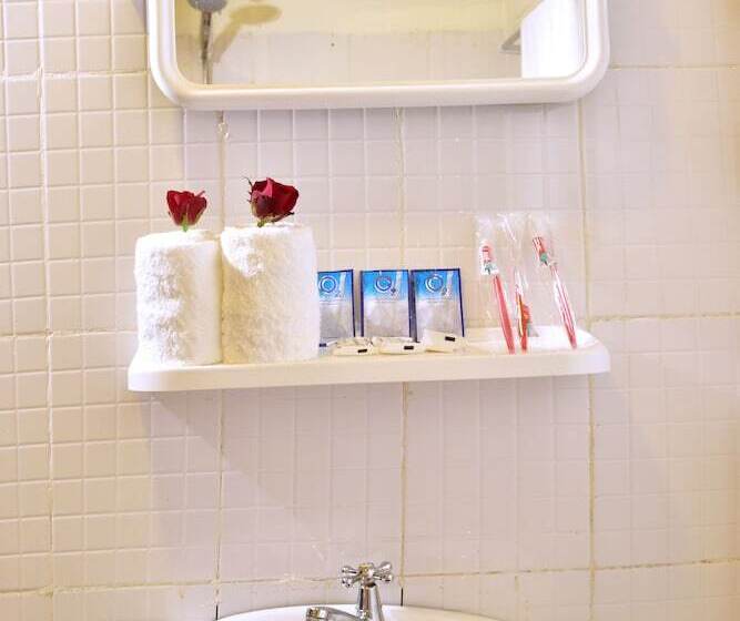 اتاق خانوادگی, Railroad Hotel Kalaw