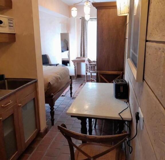 استودیوی لوکس, Woodmere Grand Hotel & Serviced Apartments