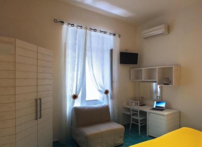 이코노미 룸, La Sciabica