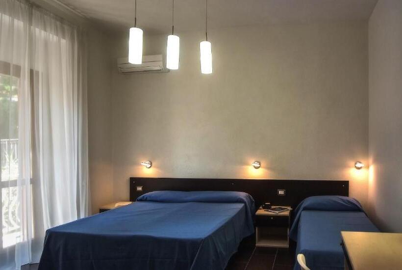 이코노미 트리플 룸, La Sciabica