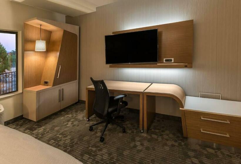 キングサイズベッドのスタンダードルーム, Courtyard By Marriott Reno Downtown/riverfront