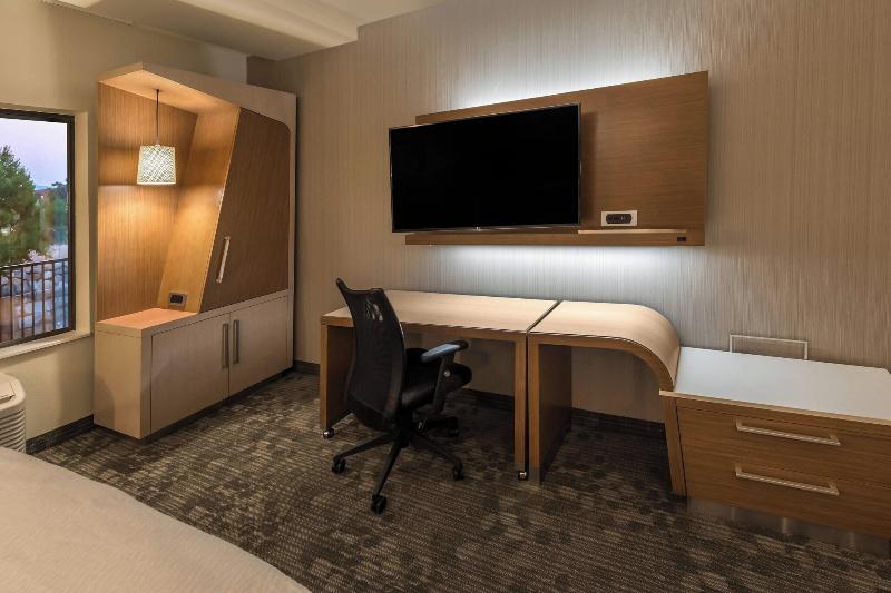 キングサイズベッドのスタンダードルーム, Courtyard By Marriott Reno Downtown/riverfront