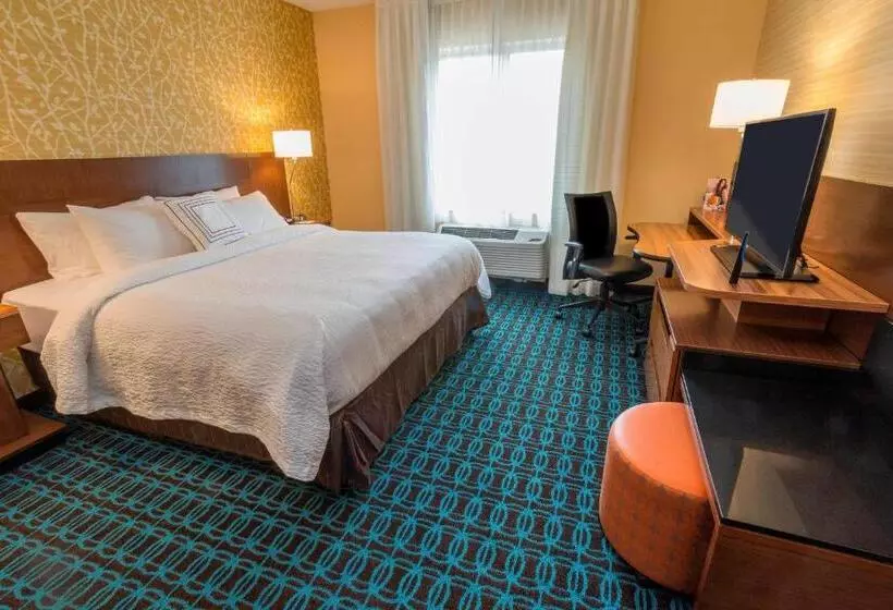 キングサイズベッドのスタンダードルーム, Fairfield Inn & Suites By Marriott Geneva Finger Lakes