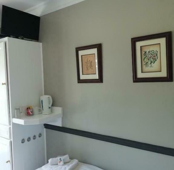 غرفة قياسية فردية, Oakwood Lodge