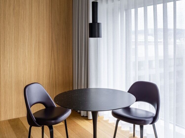 جناح جونيور, Placid Hotel Design & Lifestyle Zurich