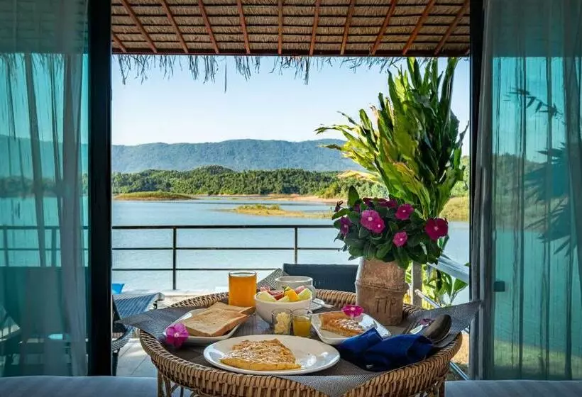 スーペリアーバンガロー, The Sanctuary Nam Ngum Beach Resort