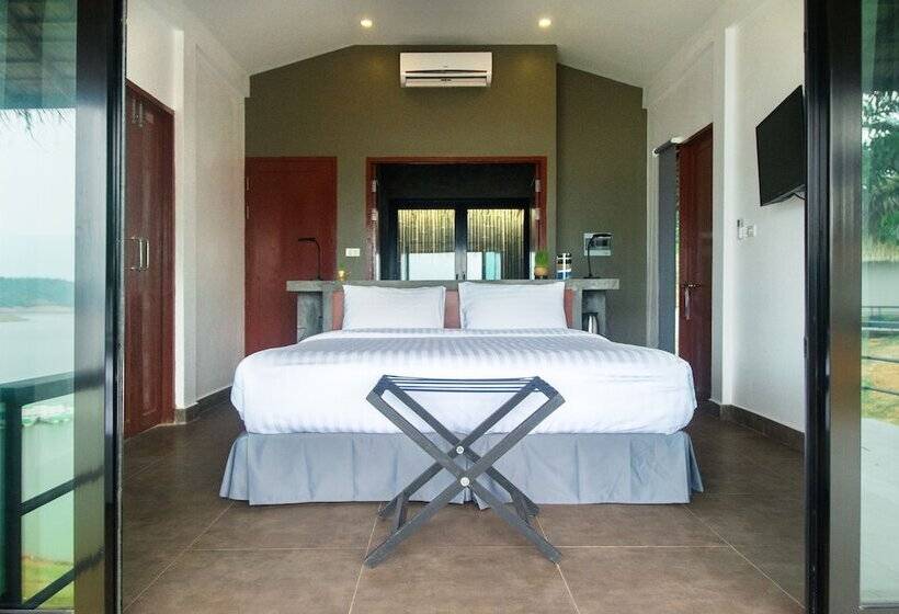 디럭스 방갈로, The Sanctuary Nam Ngum Beach Resort