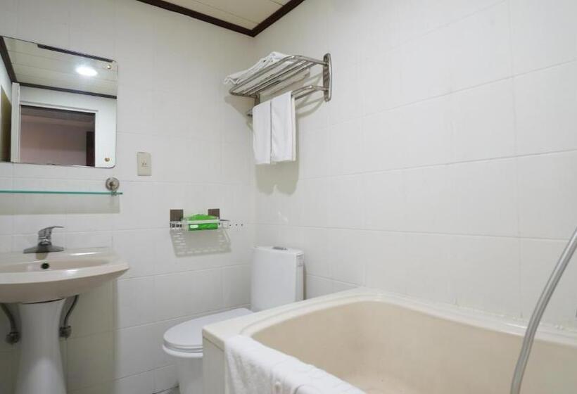 اتاق اکونومی, Suao