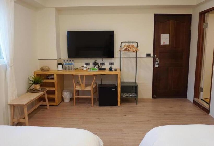 اتاق خانوادگی با چشمانداز کوه, Suao