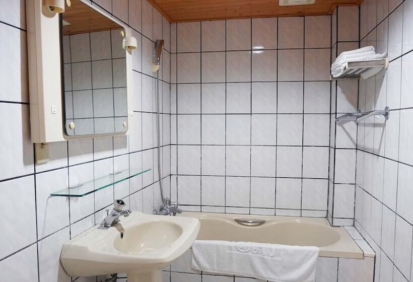 اتاق استاندارد, Suao