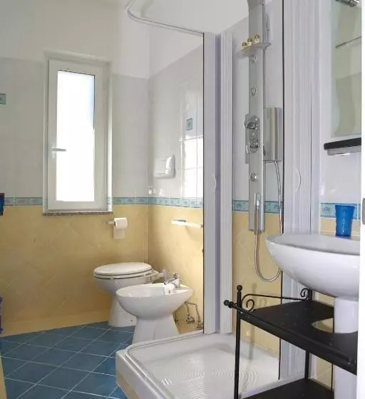 Deluxe Kolmen Hengen Huone, Villa Maredona