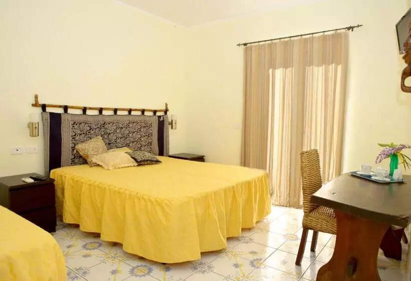 Deluxe Kolmen Hengen Huone, Villa Maredona