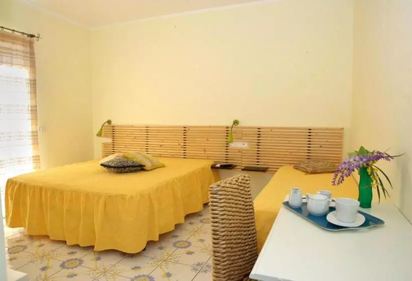 Deluxe Kolmen Hengen Huone, Villa Maredona