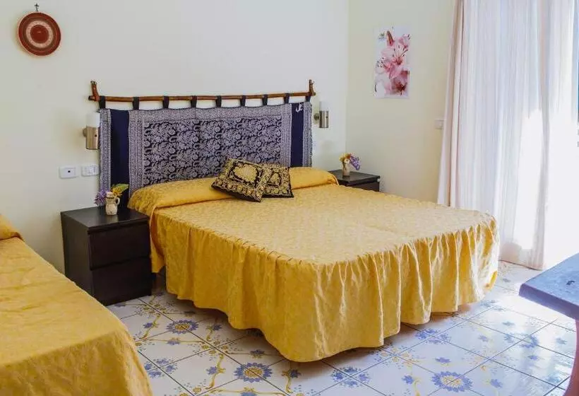 Superior Kolmen Hengen Huone, Villa Maredona