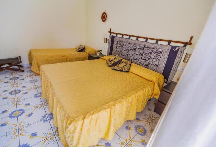 Трехместный Номер Deluxe, Villa Maredona