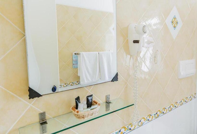 Трехместный Номер Deluxe, Villa Maredona