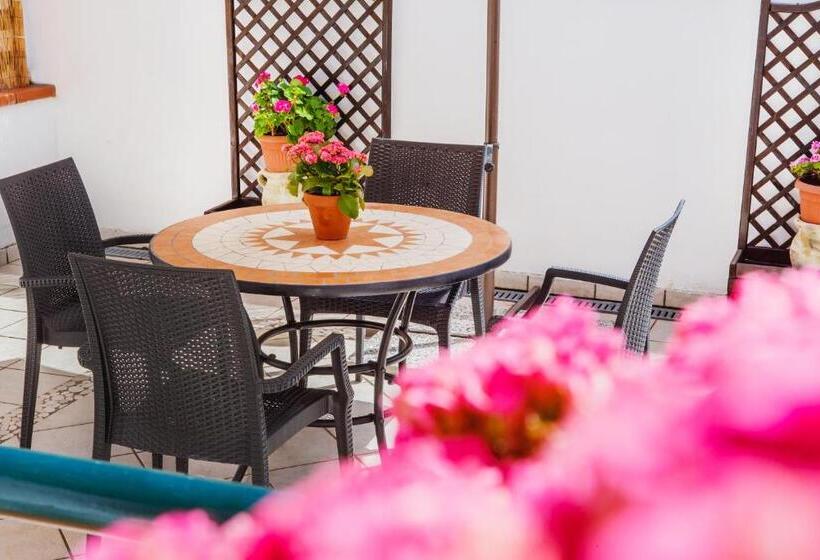 Трехместный Номер Deluxe, Villa Maredona