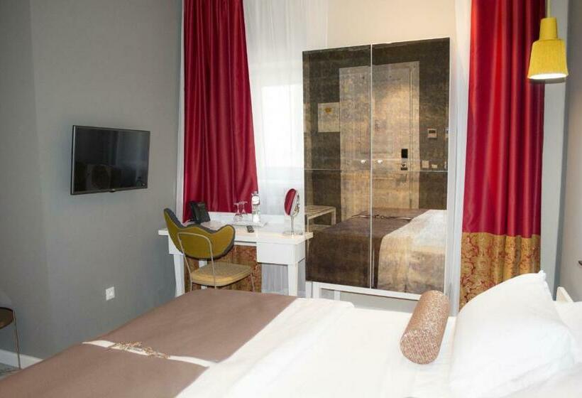 اتاق استاندارد, Xii Century Heritage