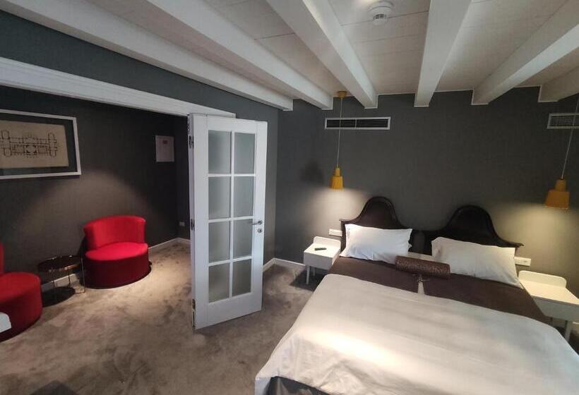 اتاق سوپریور, Xii Century Heritage