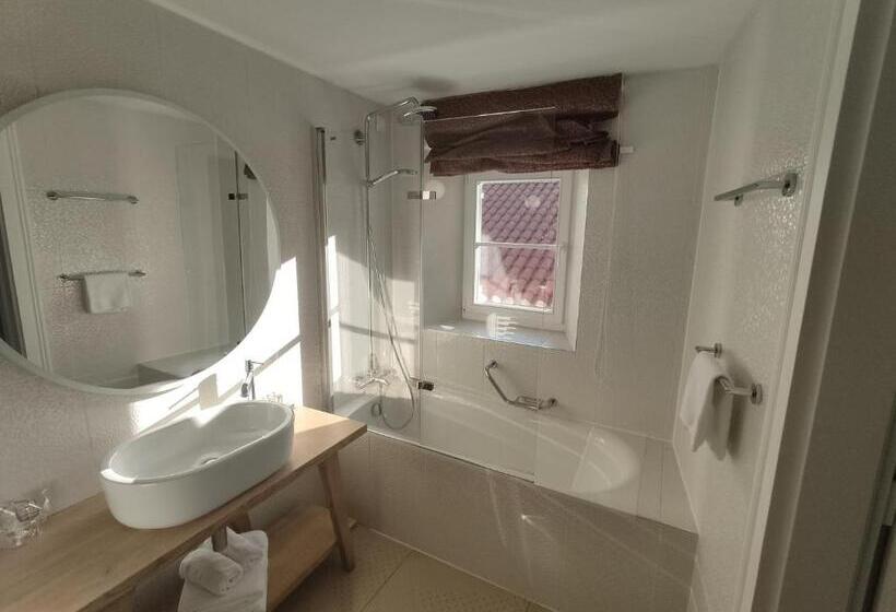 اتاق سوپریور, Xii Century Heritage