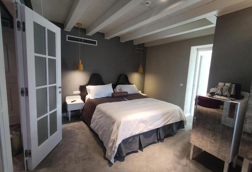 اتاق سوپریور, Xii Century Heritage