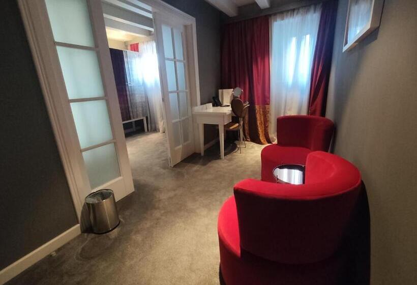 اتاق سوپریور, Xii Century Heritage