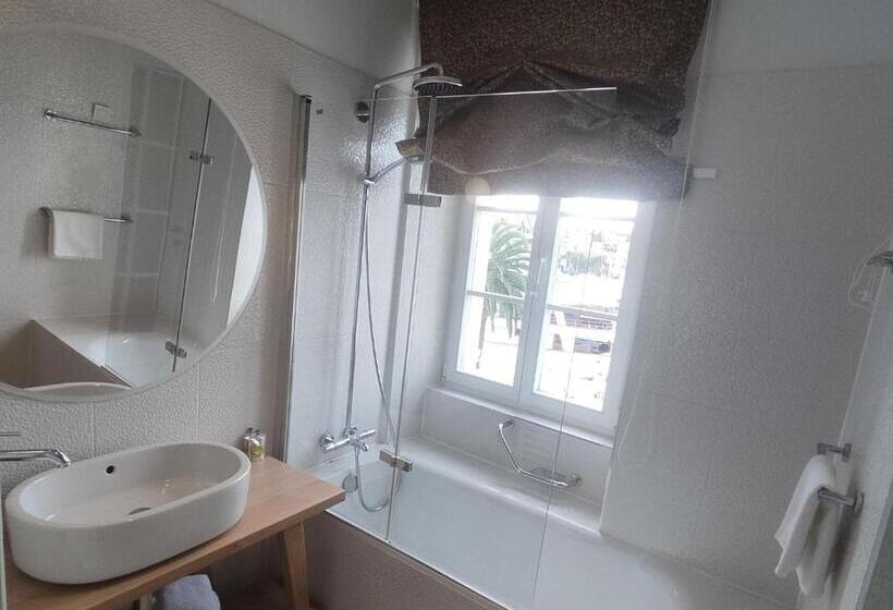 اتاق لوکس با چشمانداز دریا, Xii Century Heritage