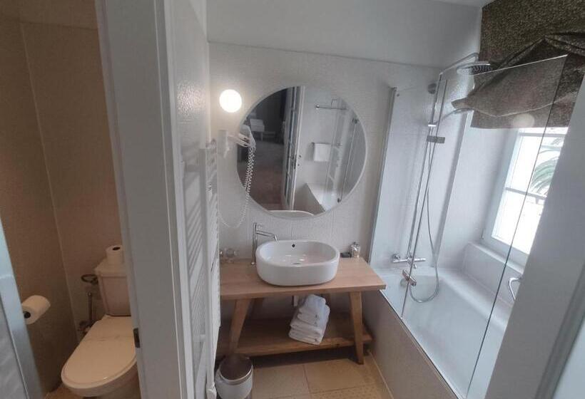 اتاق لوکس با چشمانداز دریا, Xii Century Heritage