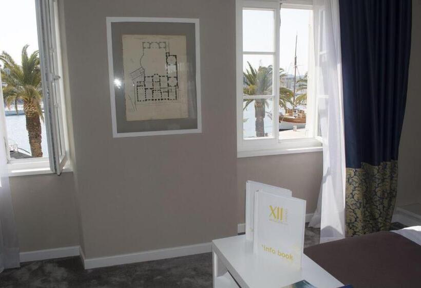 اتاق لوکس با چشمانداز دریا, Xii Century Heritage