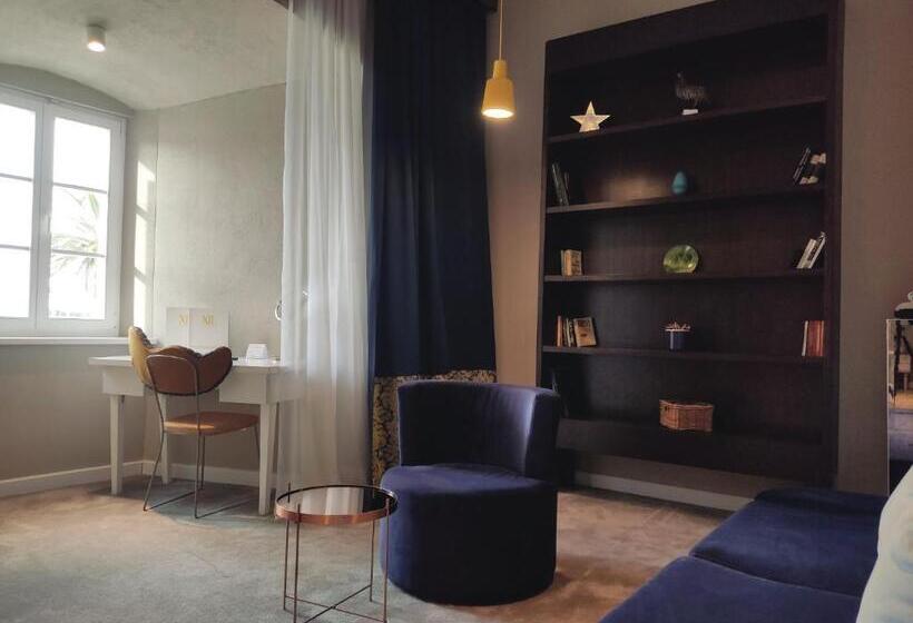 سوییت جونیور با چشمانداز دریا, Xii Century Heritage